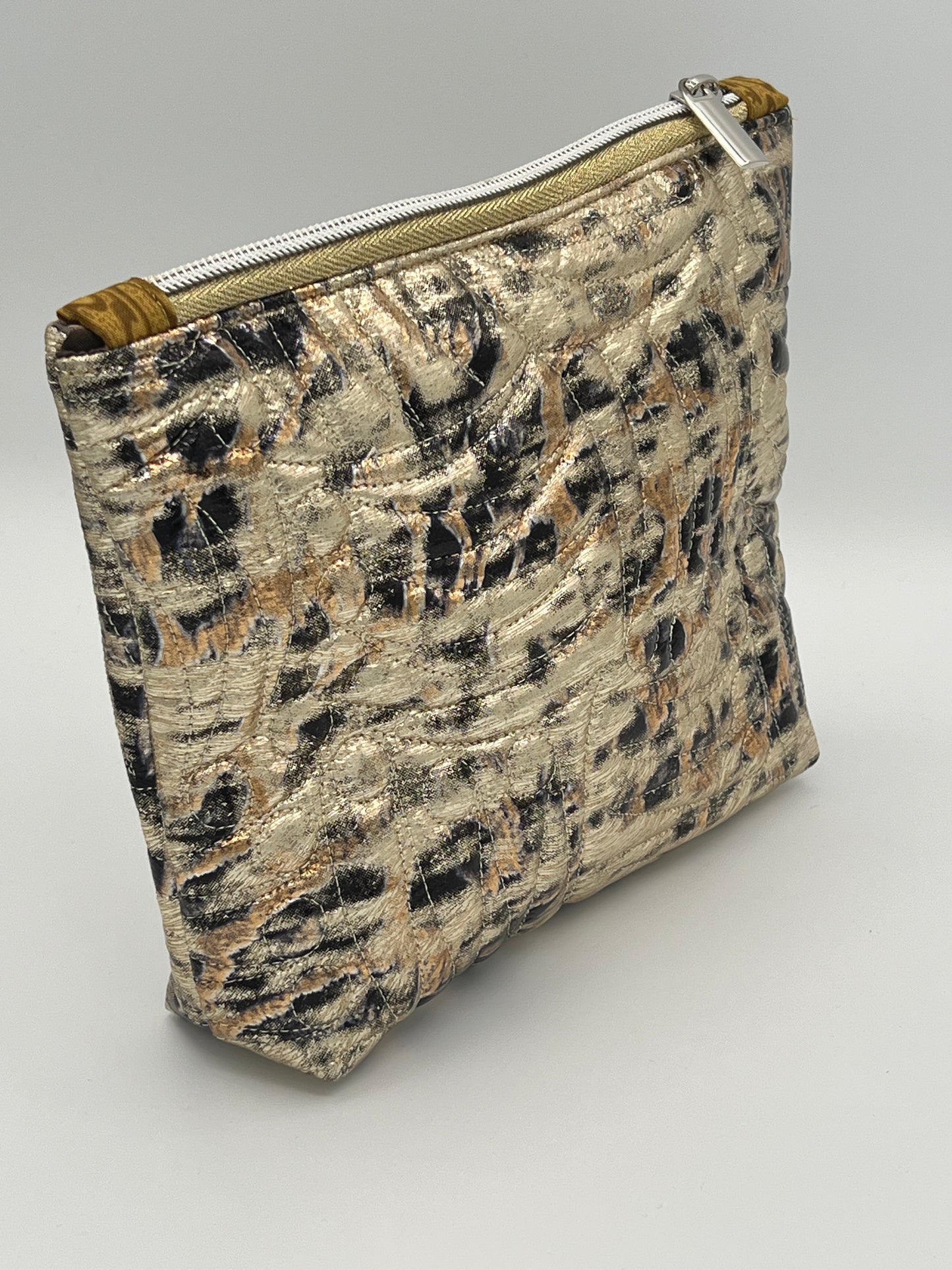 Easy Zipper Case Quilted Leopard Medium