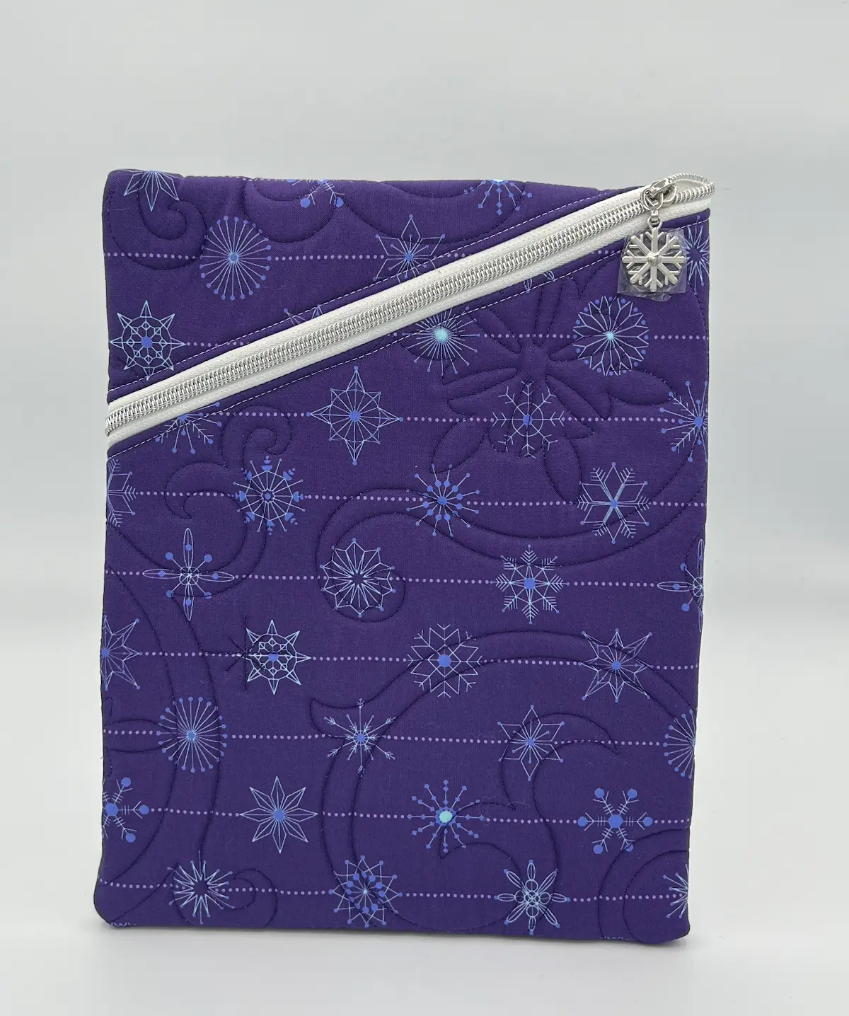 Quilted Sleeve Snowflakes 11½" H x 9" W