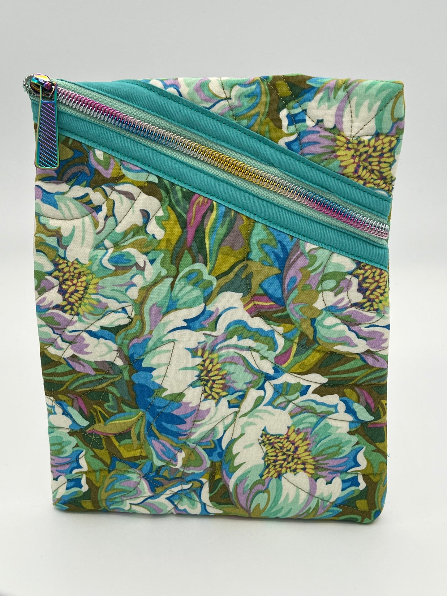 Quilted Sleeve Bailey 8" H x 6¾" W