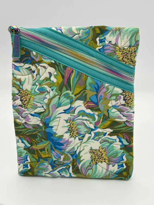 Quilted Sleeve Bailey 8" H x 6¾" W