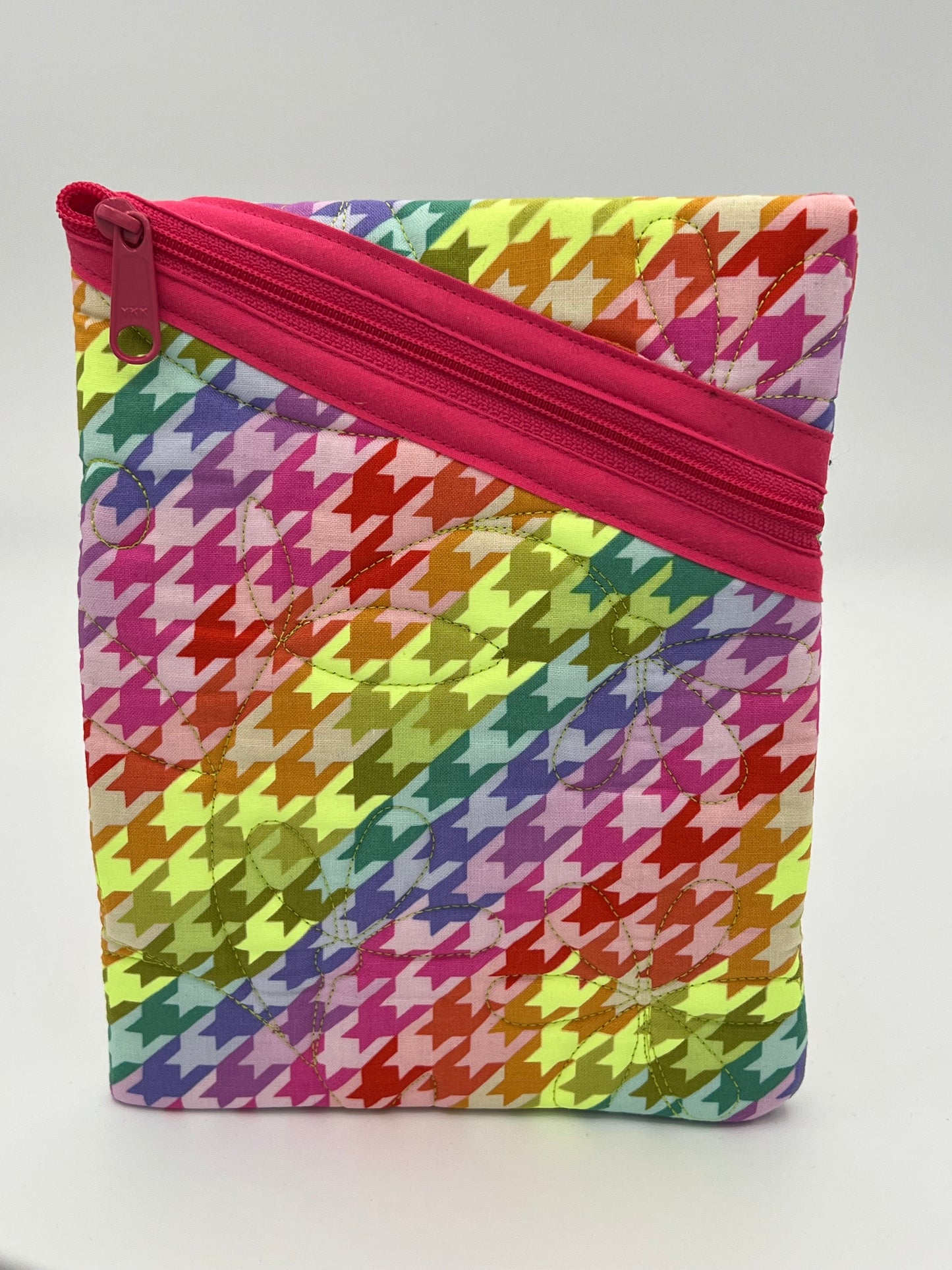 Quilted Sleeve Houndstooth 8" H x 6¾" W